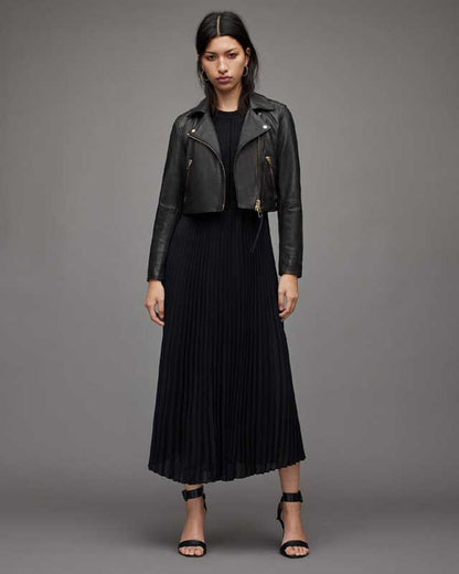 Women's cropped leather jacket with two side zip pockets